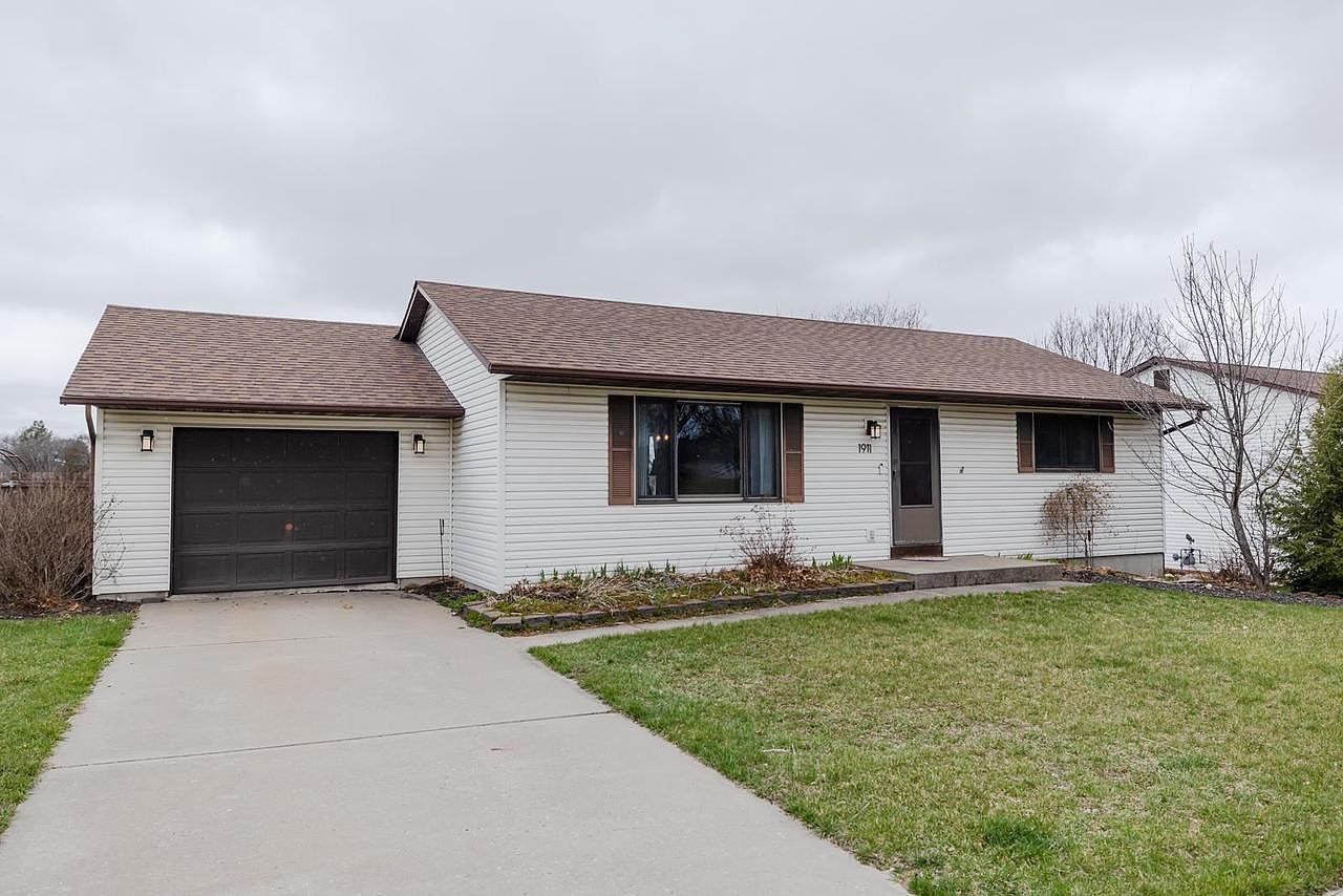 1911 Amanda Dr, Reedsburg, WI 53959 | Zillow