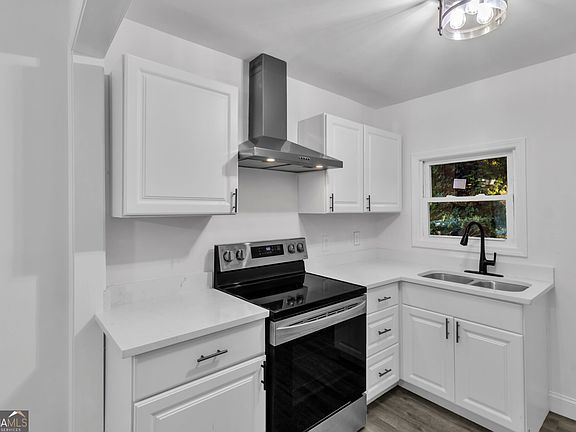 3rd image of 1436 Lanvale Dr SW
