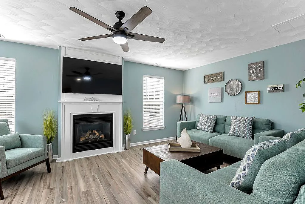 3 bed, 3.5 bath, 1508 sqft, $5,400 — Photo 3