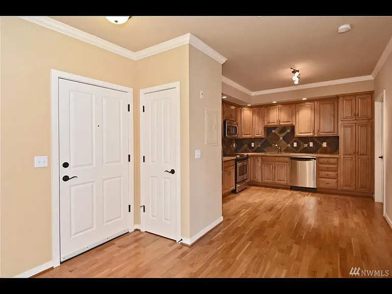 4116 California Ave SW — Photo 3