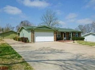1327 Valli Ln, Saint Charles, MO