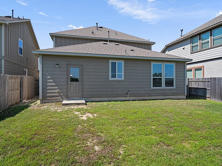 146 Russet Trl — Photo 35