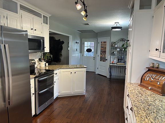 4th image of 590 39th St SE