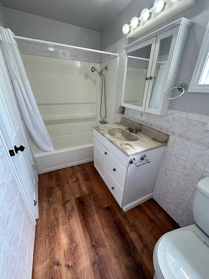 Vermonter Apartments — Photo 3