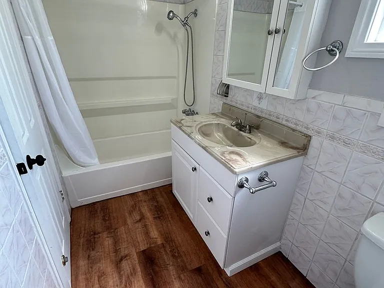 Vermonter Apartments — Photo 3