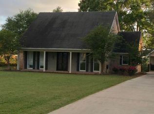 608 Interlaken Dr, New Iberia, LA 70563
