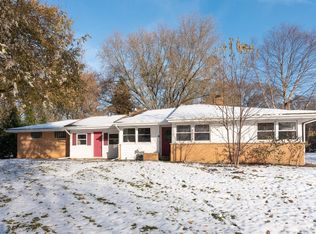 7034 N Willow Springs Rd, Long Grove, IL 60060