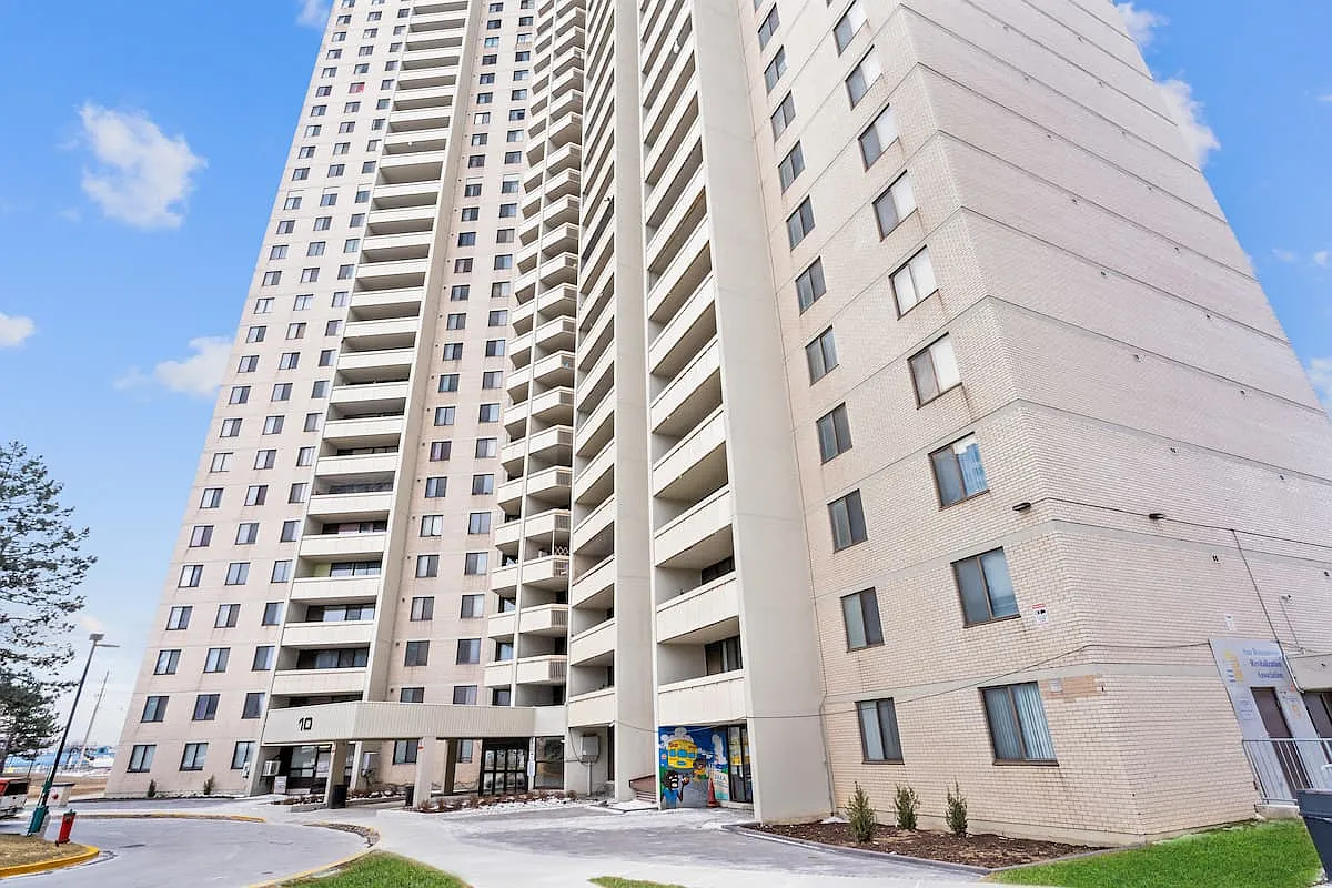 San Romanoway Apartments — Photo 1