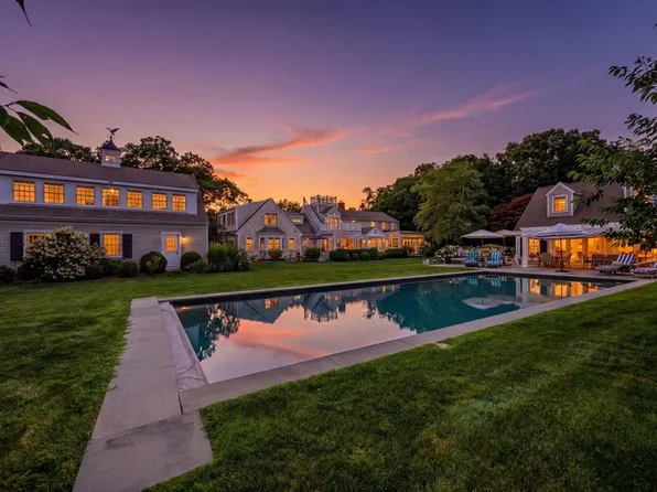 313 Bridge St, Barnstable, MA 02630