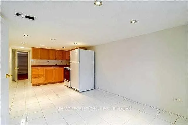 34 Glenside Ave #LOWER — Photo 4