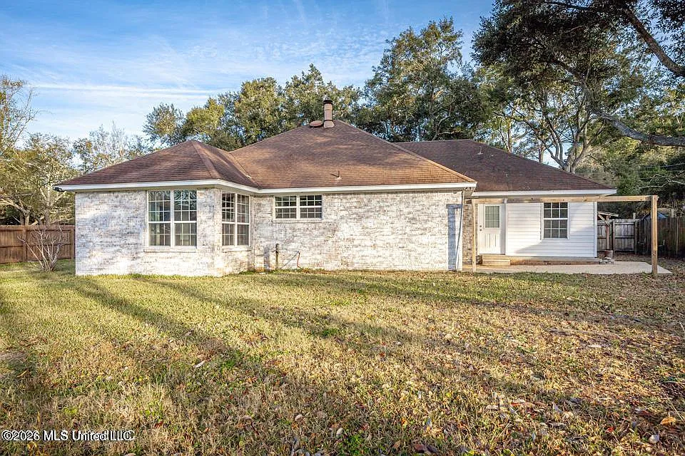 3 bed, 2.0 bath, 1613 sqft, $2,000 — Photo 3