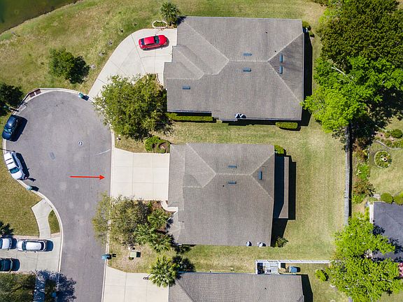 3rd image of 8211 Hedgewood Dr