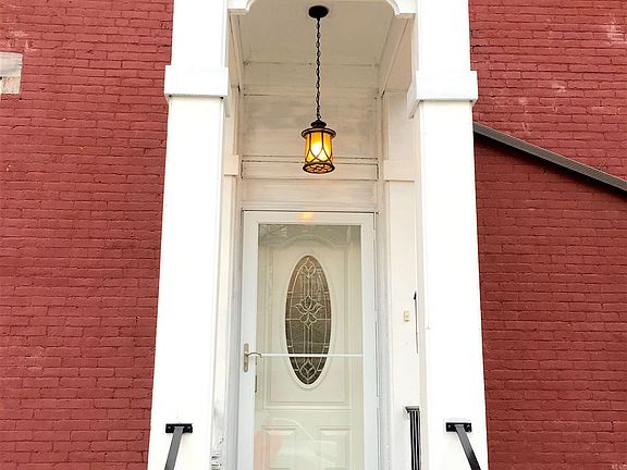 5973 Alder St. Front Entry