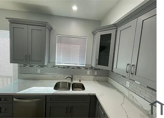 963 W 61st St — Photo 7