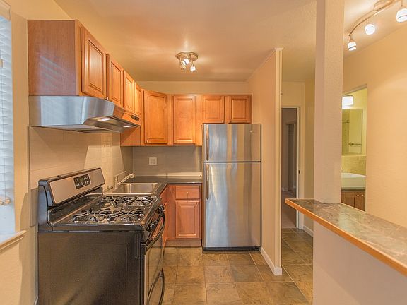 5th image of 1260 N Logan St #1260-301