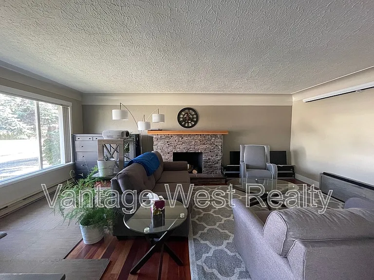 1291A Kelglen Cres — Photo 12
