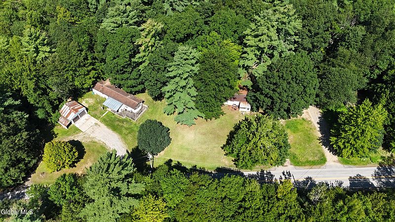 5th image of 103-107 Dunham Pond Road