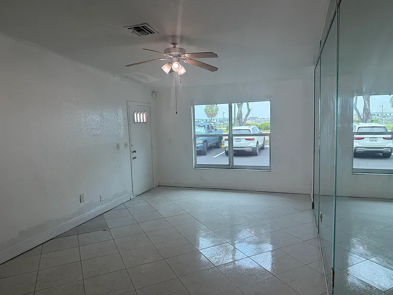 7814 Pembroke Rd — Photo 4