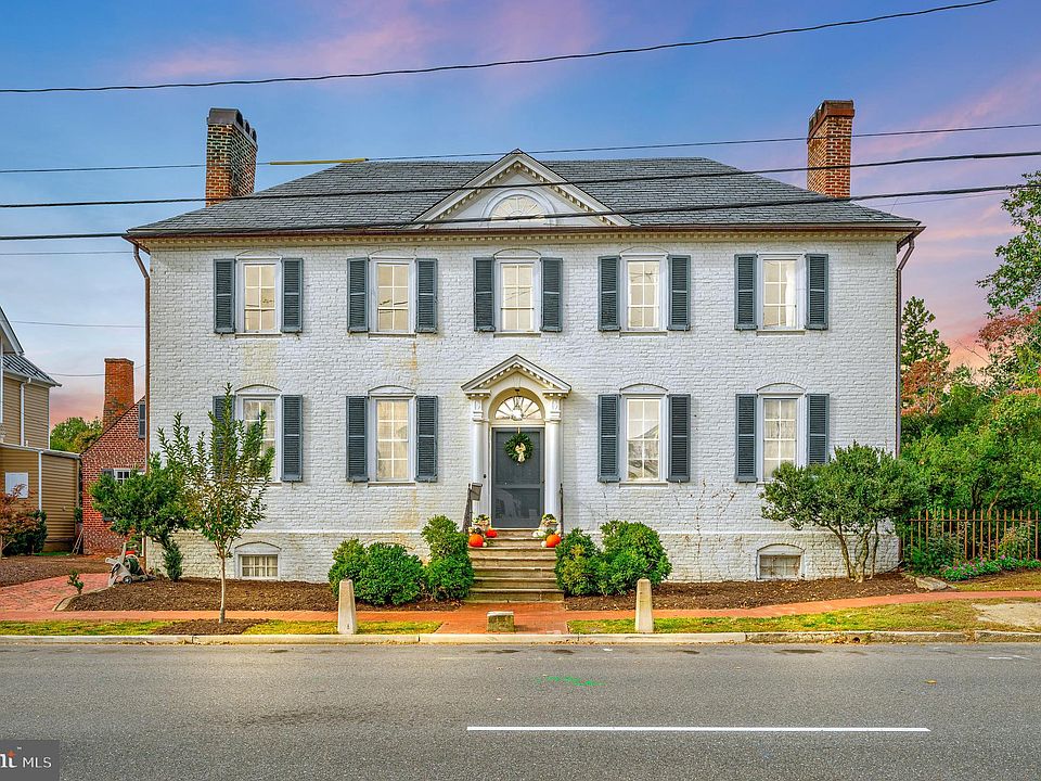 1st image of 214 Caroline St