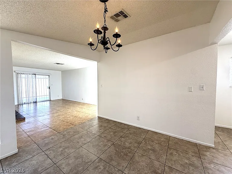 2220 La Sombra St — Photo 9