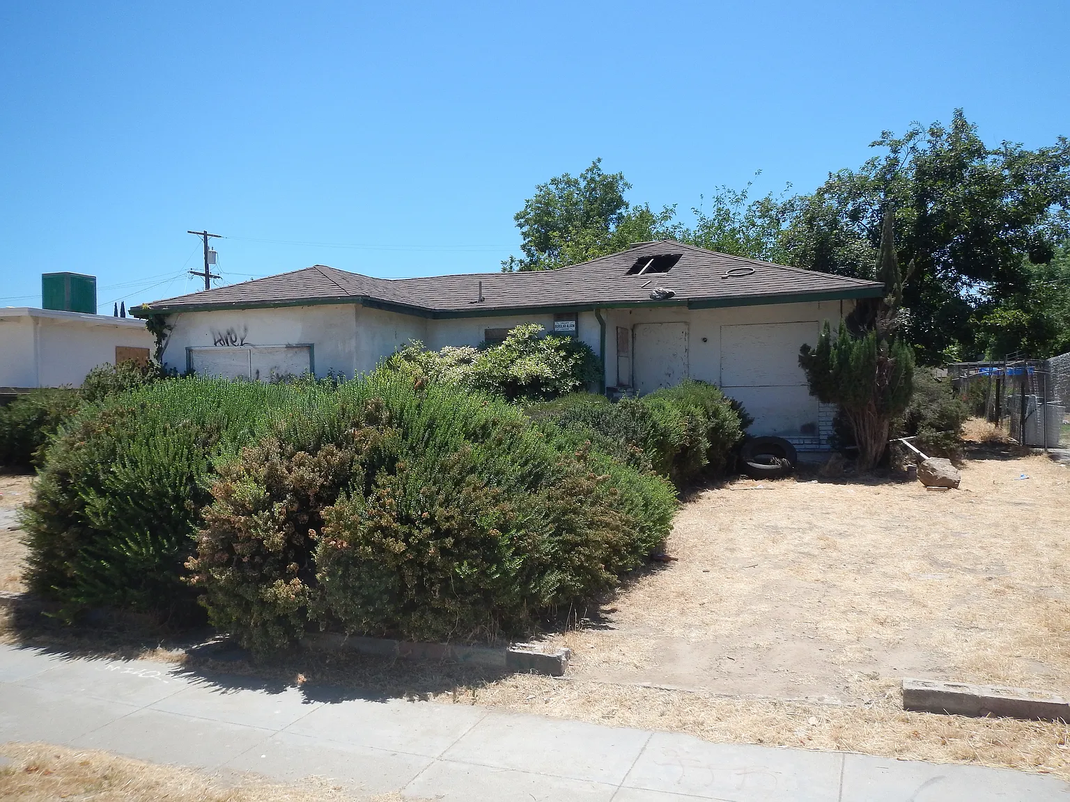 1136 E Grove Ave photo 1