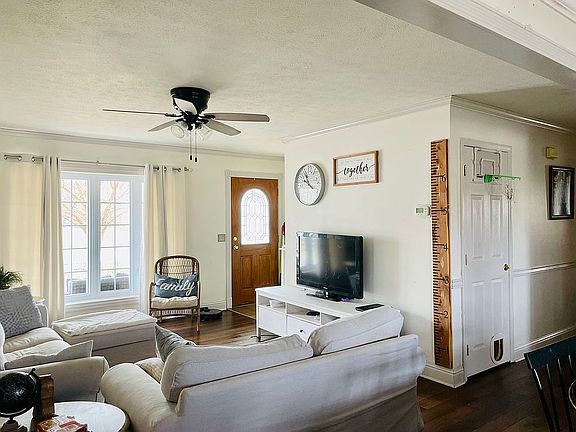 3rd image of 105 Glen Hills Pl