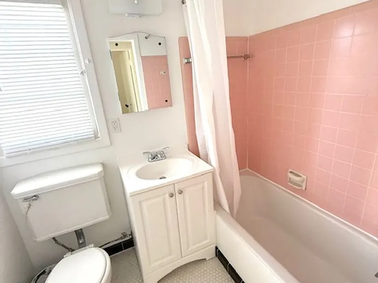 Fair Oaks Apts — Photo 37