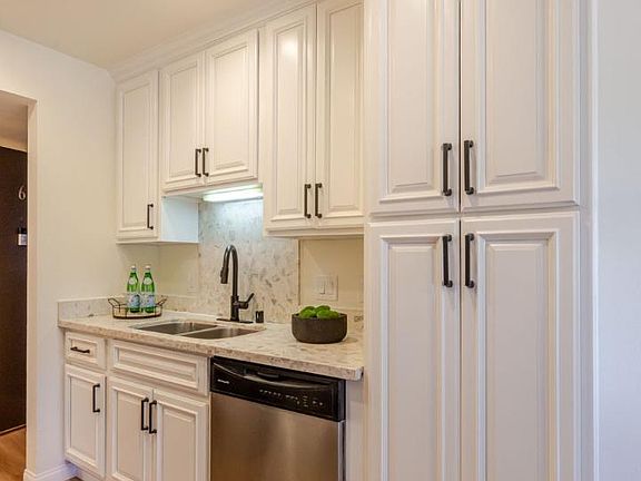 5th image of 279 Tradewinds Dr APT 6