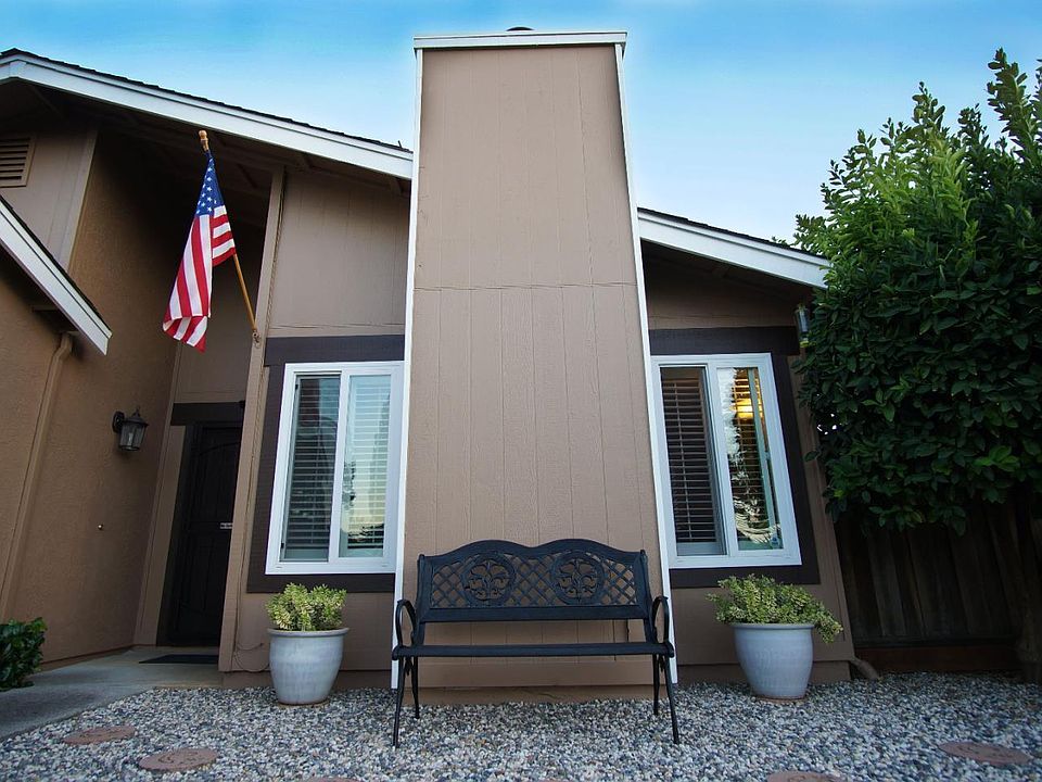 2nd image of 1120 Peterson Dr