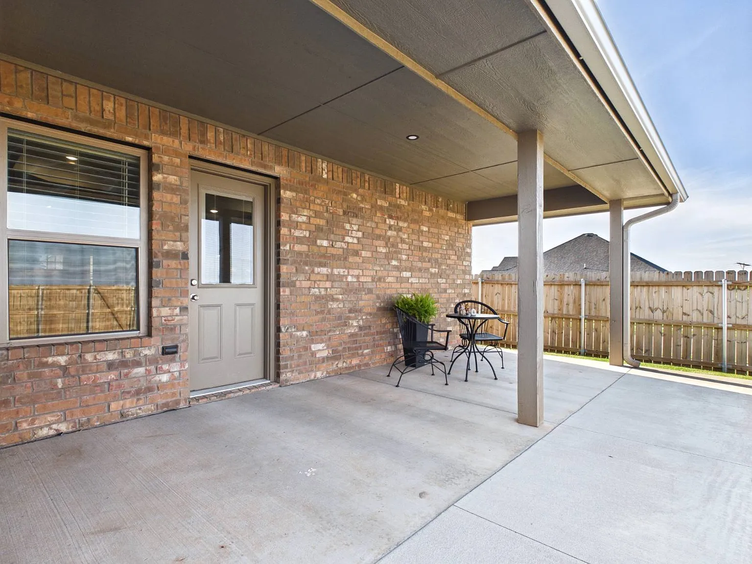 4 bed, 1643 sqft, $2,300 — Photo 3