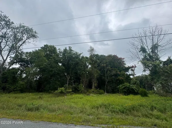 Rowland Rd, Greeley, PA 18425