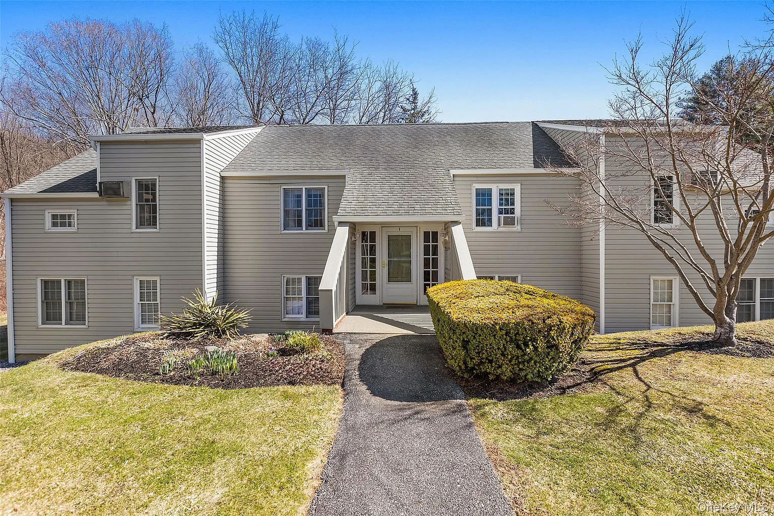 104 Holly Stream Court photo 1