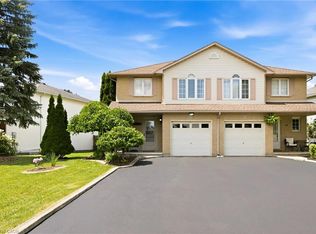 16 Scottacres Blvd, Caledonia, ON N3W2K2
