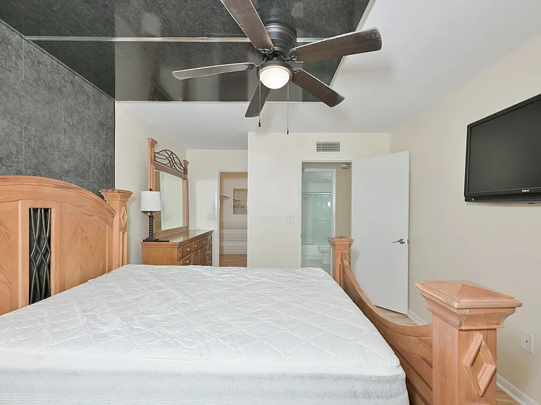 3301 Crystal Ct E #O — Photo 21