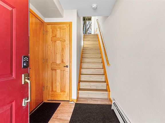 Entryway from front door to the main level