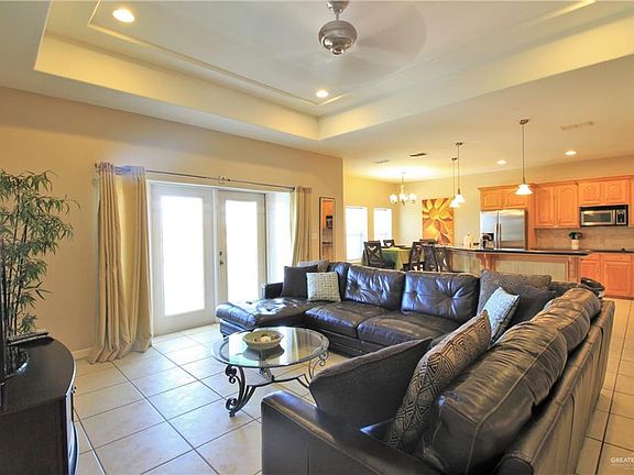 4th image of 212 W Sunset Dr