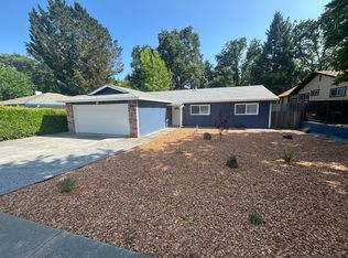 135 Mill Creek Dr, Willits, CA 95490
