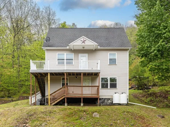302 Middlefield Rd, Chester, MA 01011