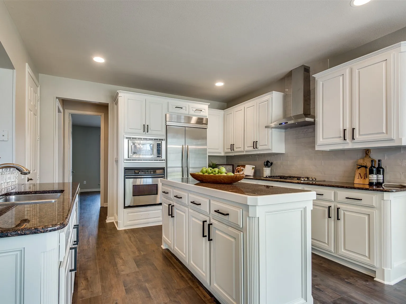 5 bed, 4.0 bath, 3678 sqft, $4,200 — Photo 4