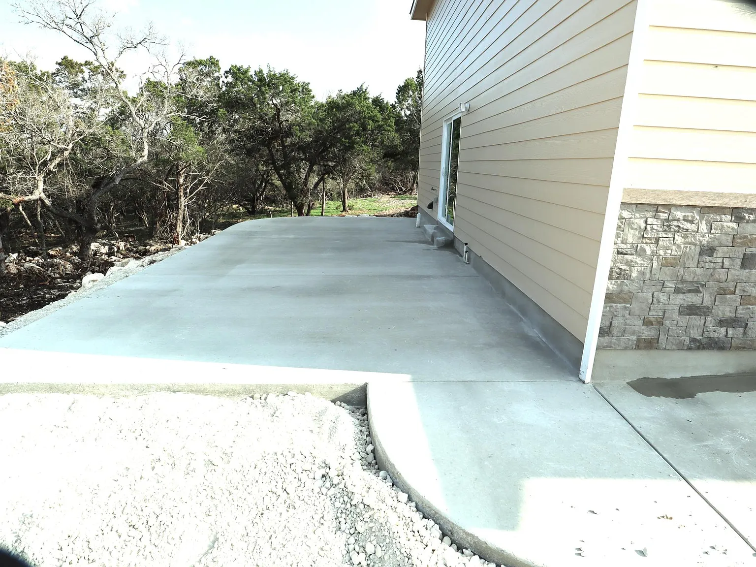 3 bed, 1300 sqft, $1,650 — Photo 2