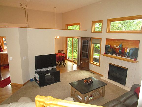 3rd image of 3318 Commonwealth Ct