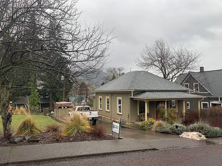 Estes Ave — Photo 2