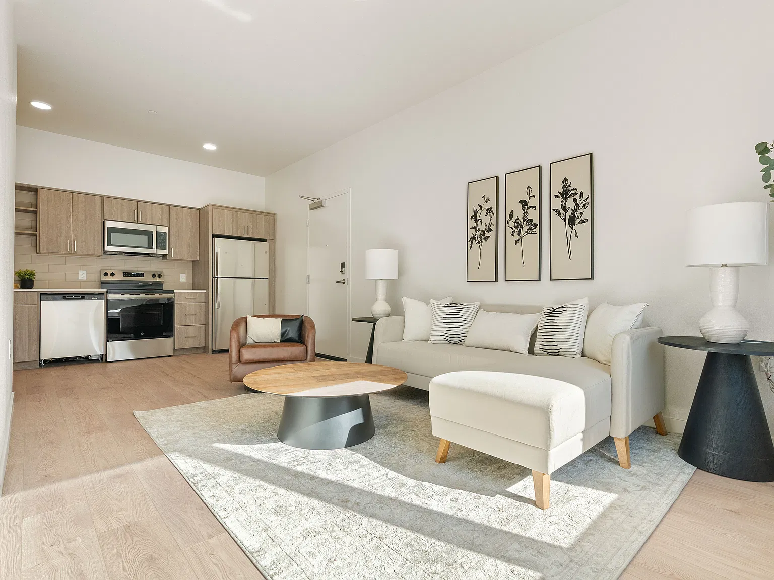 Sunstone Apartments — Photo 3