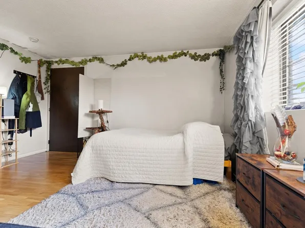 1 Royal Crest Dr APT 3, Randolph, MA 02368