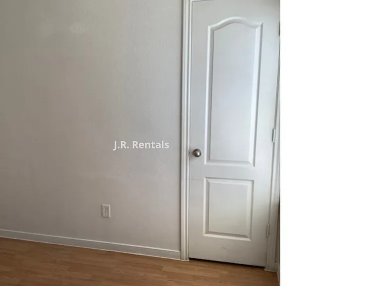 413 Brittney Way #D — Photo 11
