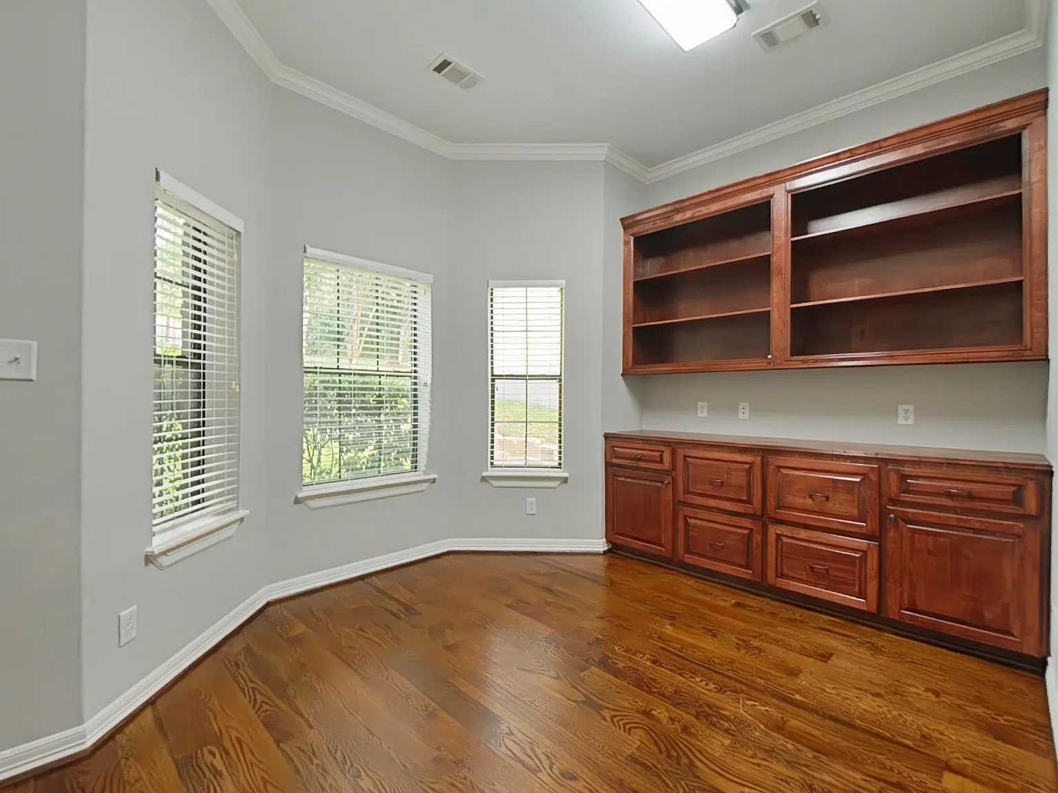 3 bed, 3.5 bath, 3193 sqft, $5,000 — Photo 4