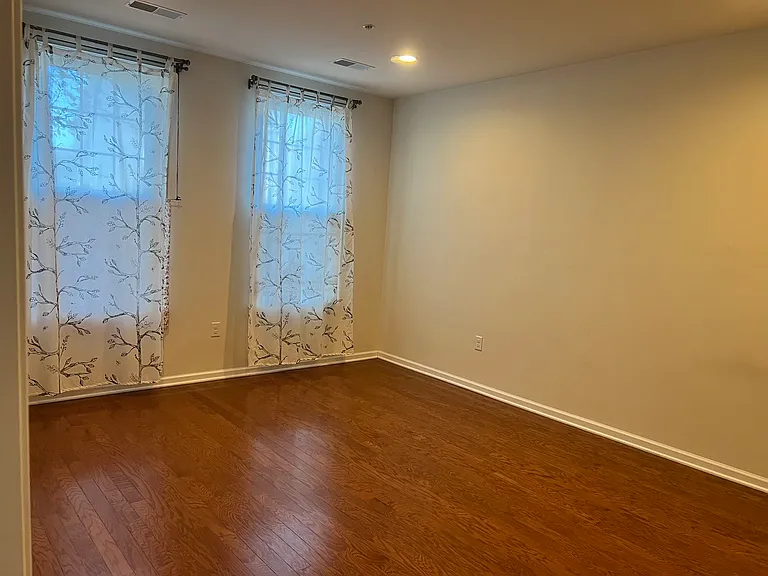 1007 Bradish Ln — Photo 8