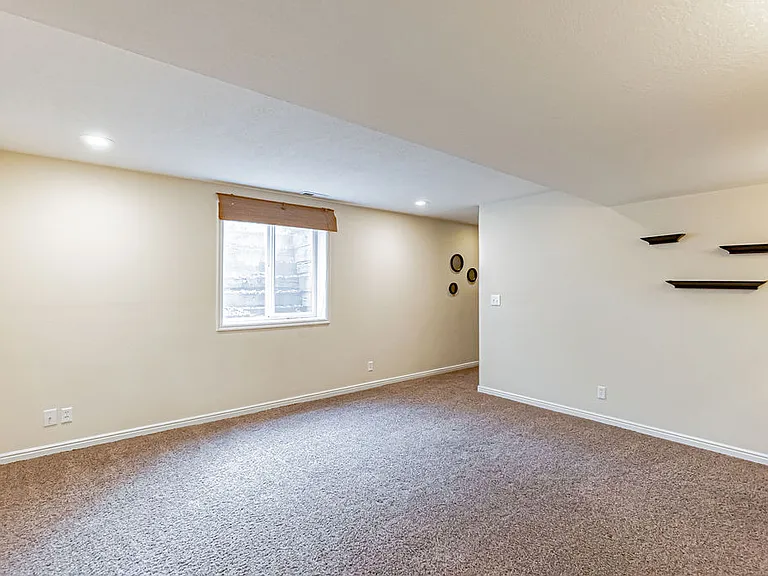 3915 Woodhaven Ln — Photo 32