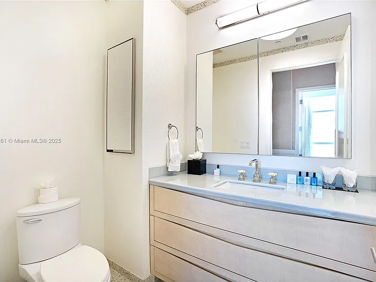 4401 Collins Ave #PH SOUTH — Photo 61