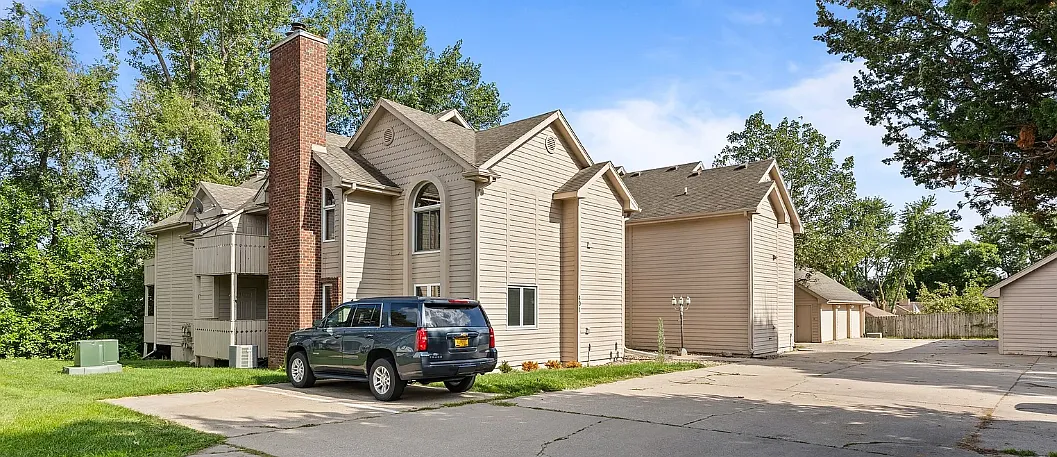 2 bed, 974 sqft, $1,200 — Photo 1